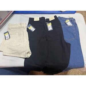 Women's bundle of jeans and a pair of shorts size 6